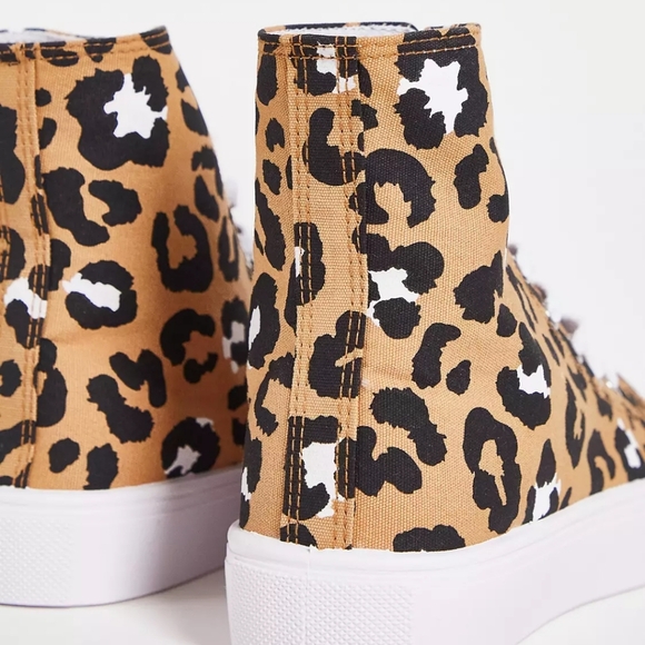 NEW ASOS DESIGN Daz canvas high top sneakers in brown leopard - Picture 2 of 5